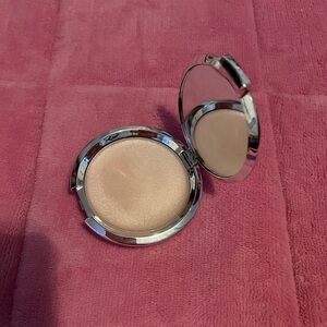 It Cosmetics Hello Light Cream Highlighter in Radiance